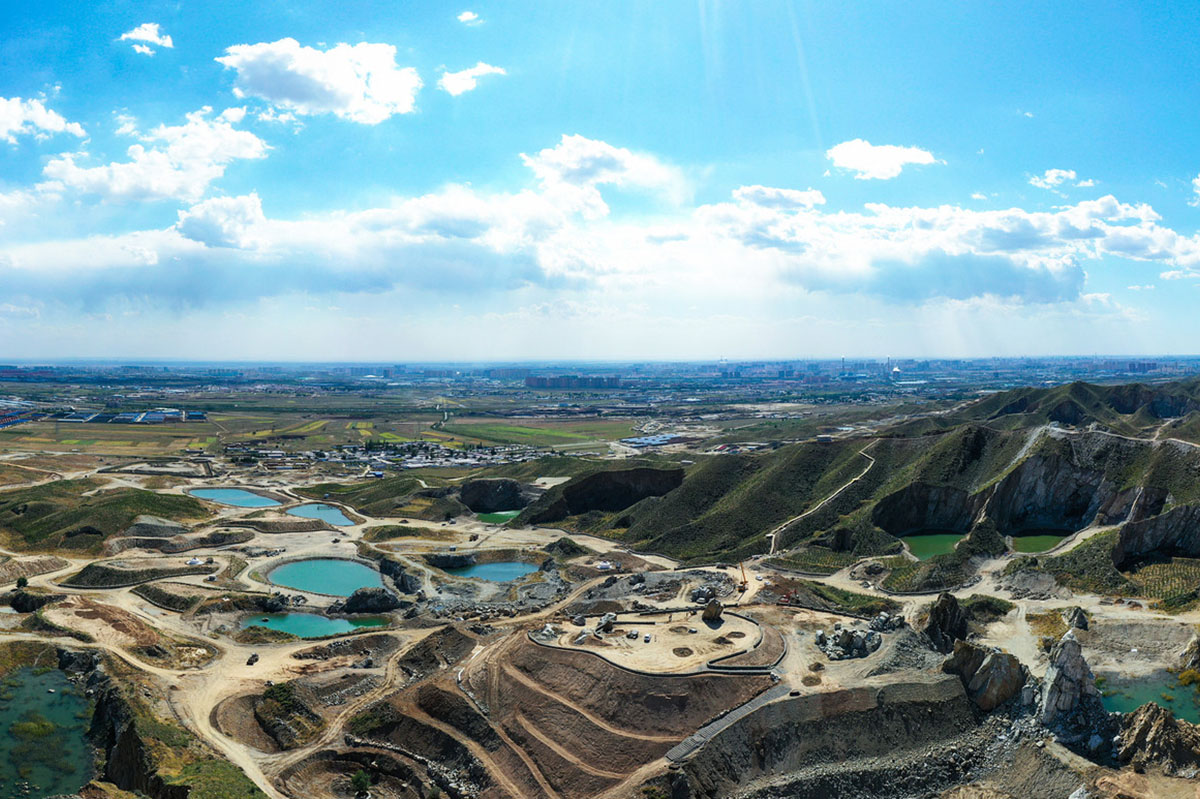 摄图网_501654435_banner_内蒙矿山修复自然风景摄影图(非企业商用).jpg